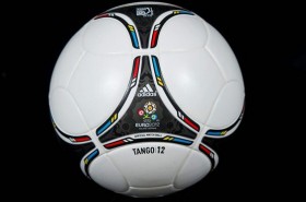 Tango 12, il pallone ufficiale degli Europei 2012 di calcio
